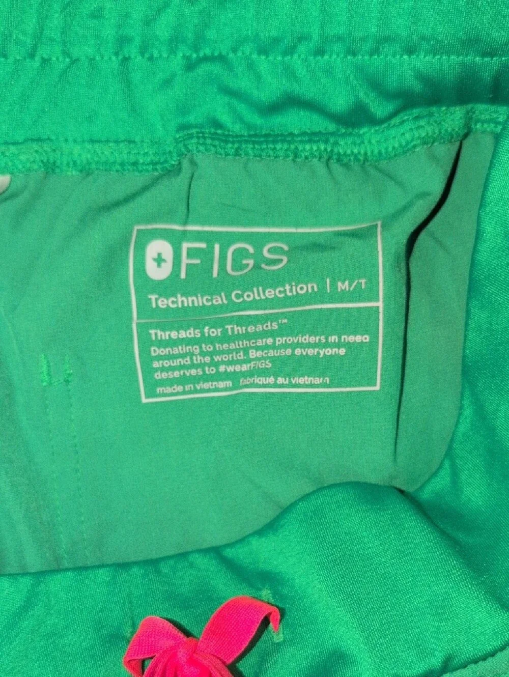 Figs Women's Green Scrub Pants & Top Set
